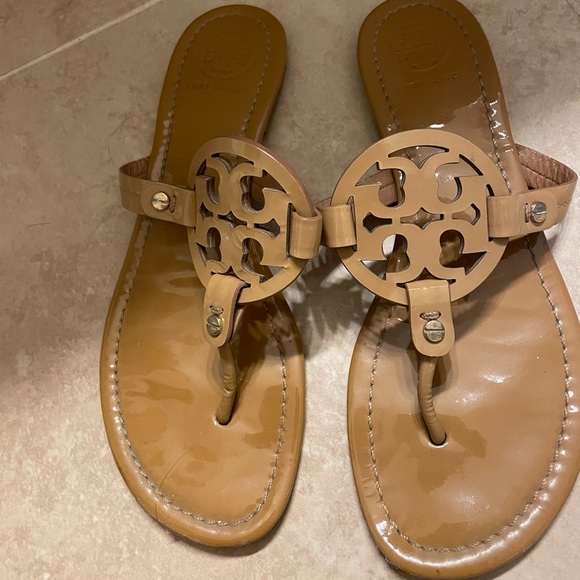 Tory Burch tan patent Miller sandals 8.5 - Picture 1 of 3
